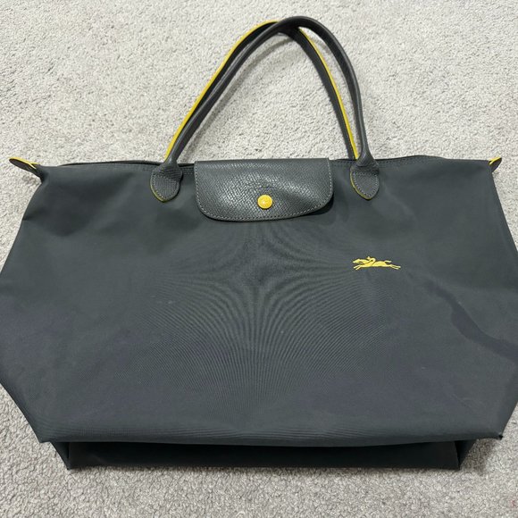 Longchamp Handbags - Longchamp M tote bag